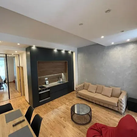 Center Apartament, Pazari Ri