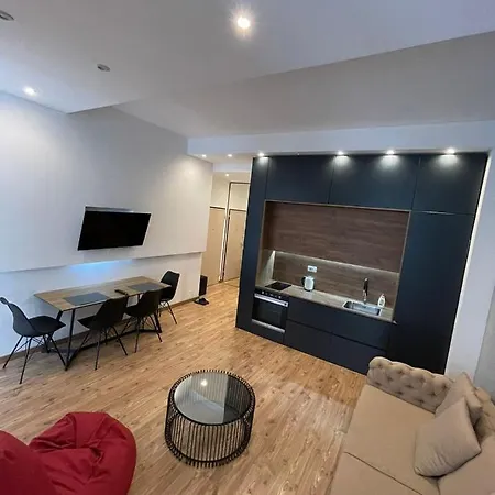Center Apartament, Pazari Ri * 地拉那